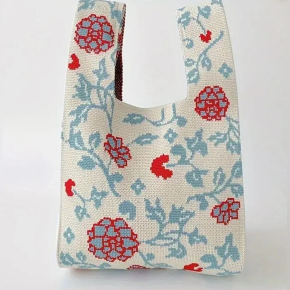 Knitted Flower small Tote Bag - new in package!! - Picture 1 of 6
